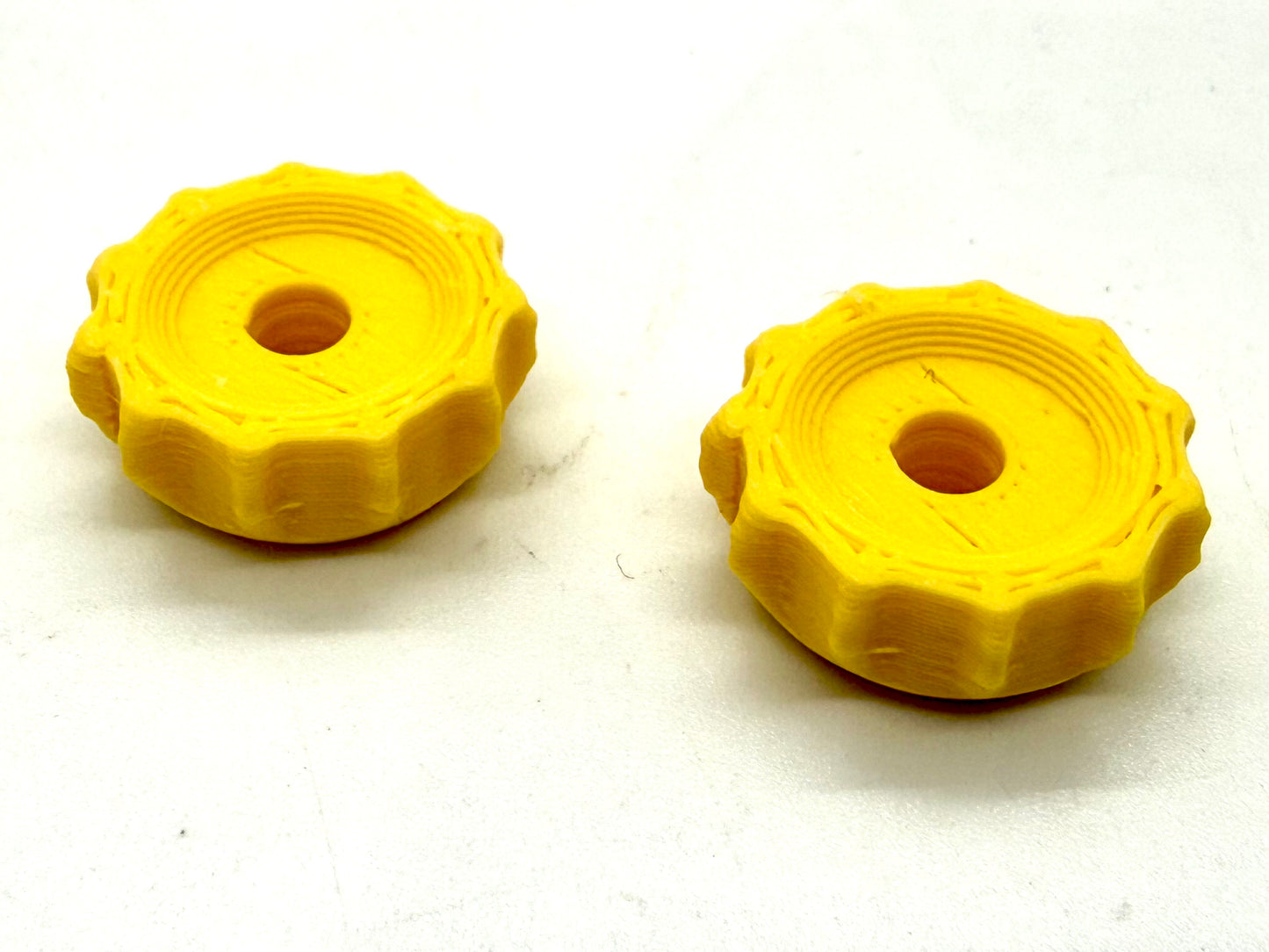 Thumb nuts for 4mm studded body mounts