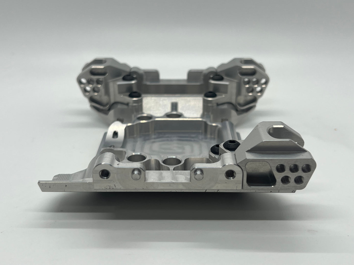 VITAVON CNC Aluminum Skid Plate with Link Mounts for Axial SCX6 1/6 silver